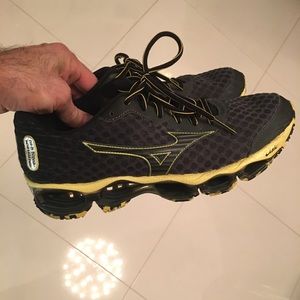 Mizuno running sneakers